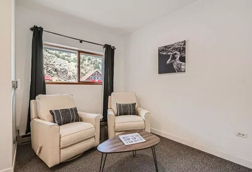 モーテル Uplift Inn