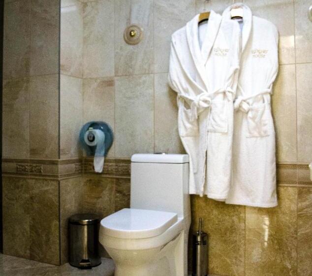 پانسیون Luxury House