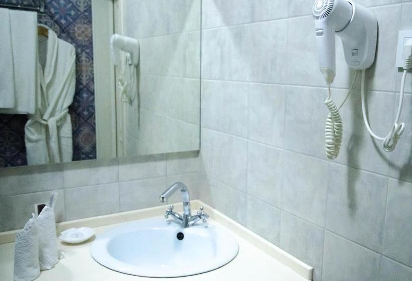 پانسیون Luxury House