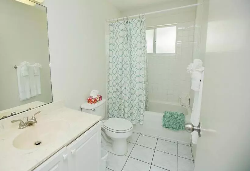 Island Club Turks & Grace Bay Place