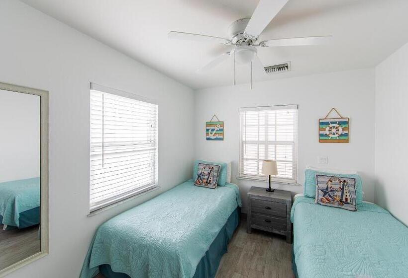 Island Club Turks & Grace Bay Place