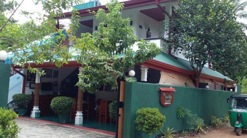 بنسيون The Green Village Dambulla