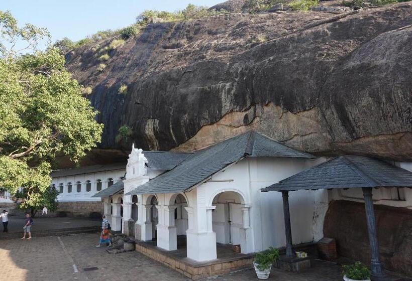 بنسيون The Green Village Dambulla