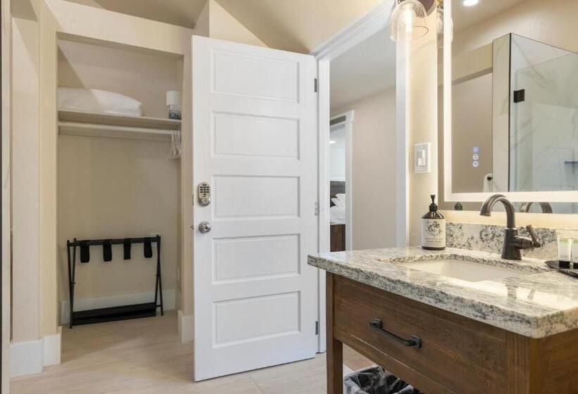 旅馆 Waterfront Inn