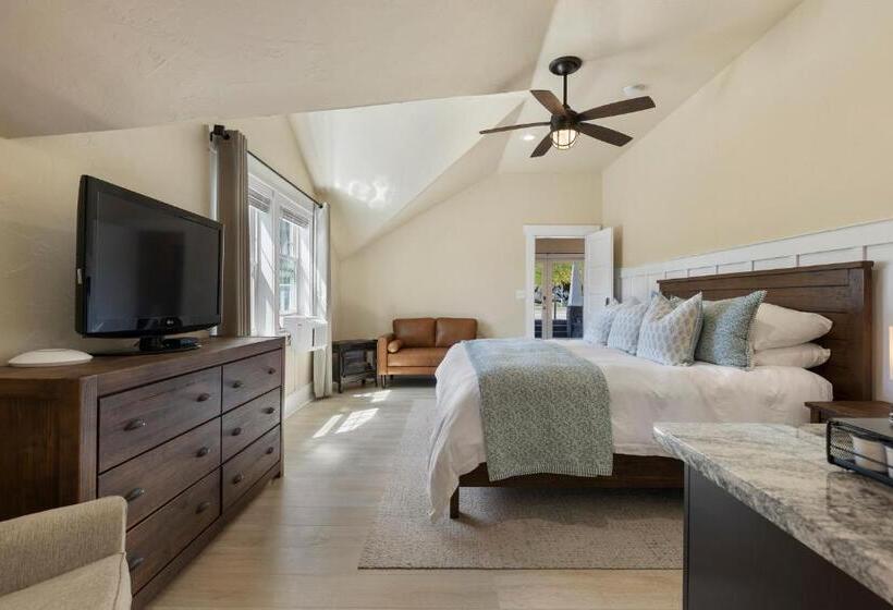 旅馆 Waterfront Inn