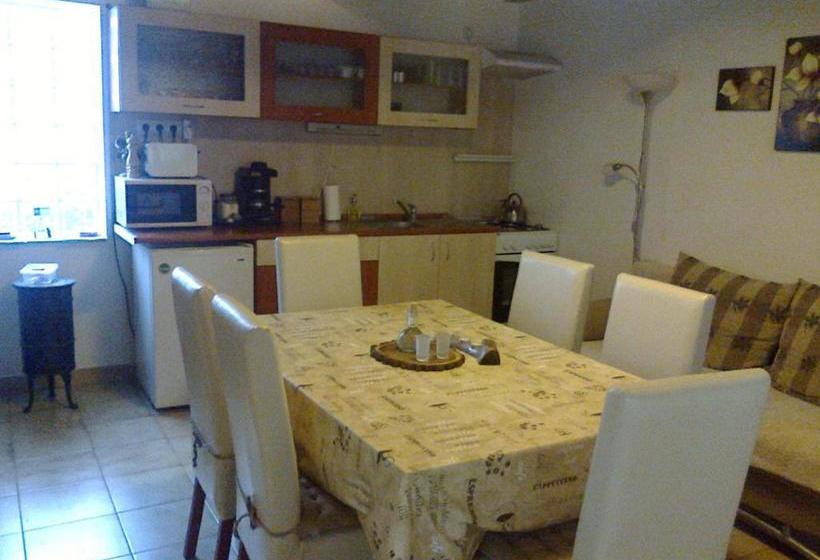 بنسيون Borostyán Vendégház