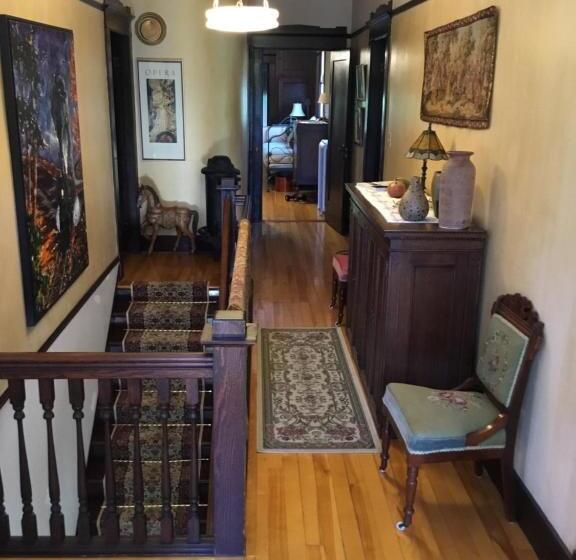 הוסטל Auberge Taylor Manor