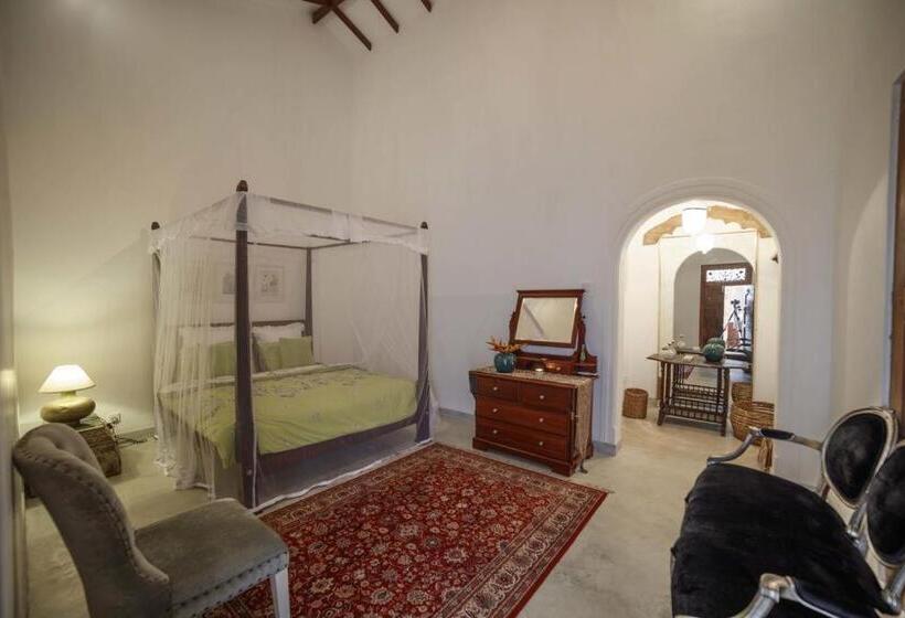 Bed & Breakfast Treasure Rock