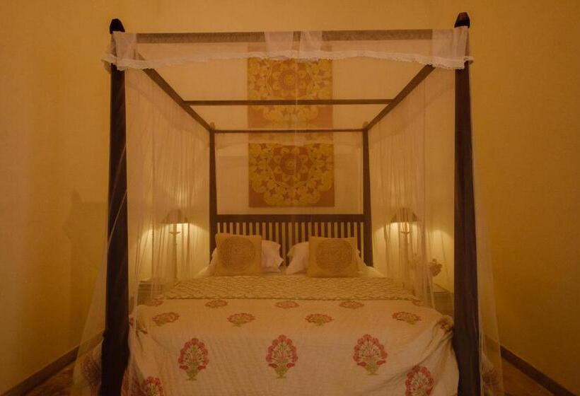 Bed & Breakfast Treasure Rock