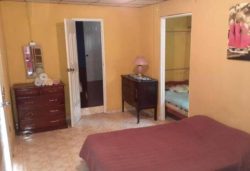 カプセルホテル Hospedaje Rampolla's