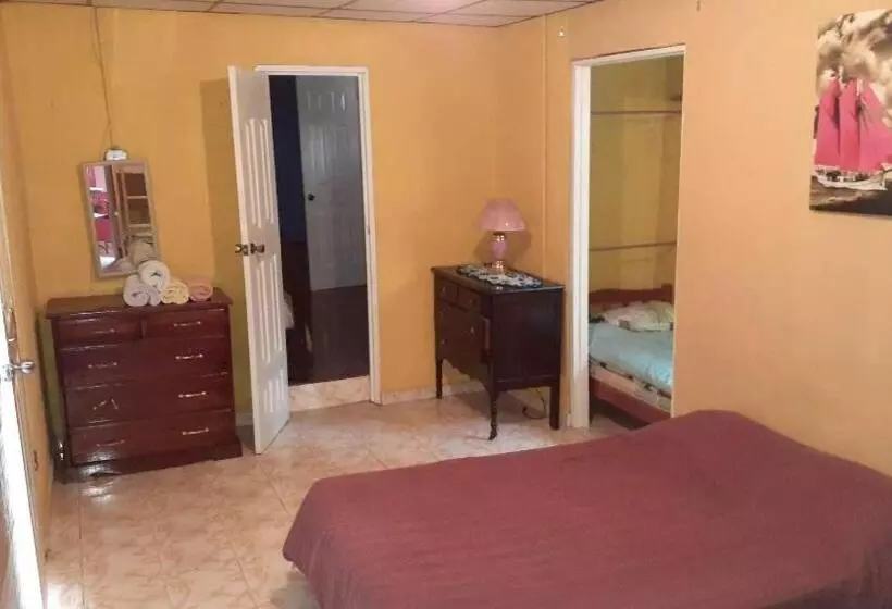 カプセルホテル Hospedaje Rampolla's