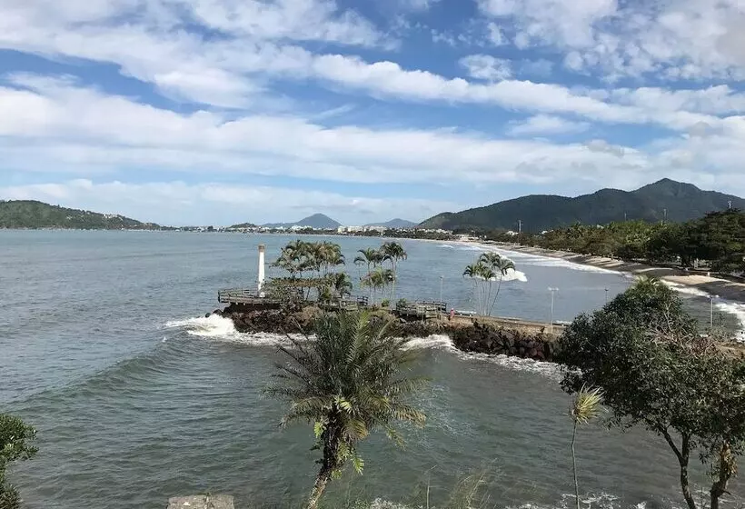 ペンション Lalabella Itaguá