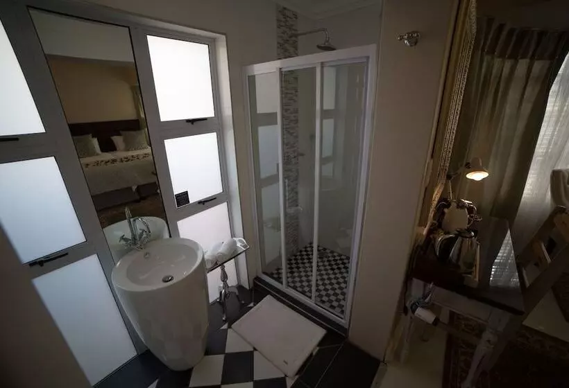 Majatalo Grey Manor Guesthouse