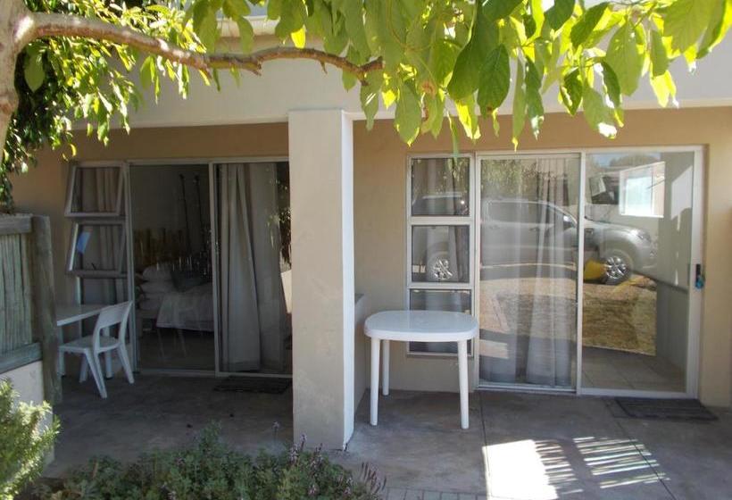 פנסיון Due South Guest House