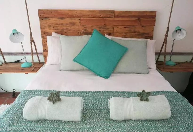 پانسیون Due South Guest House