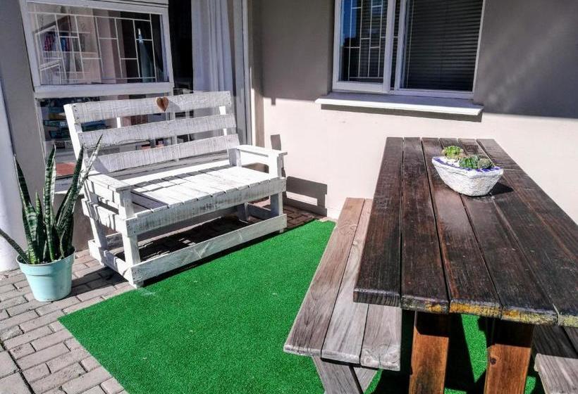 פנסיון Due South Guest House