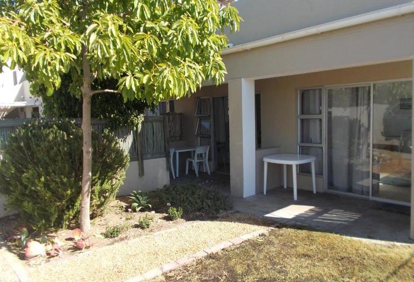 פנסיון Due South Guest House