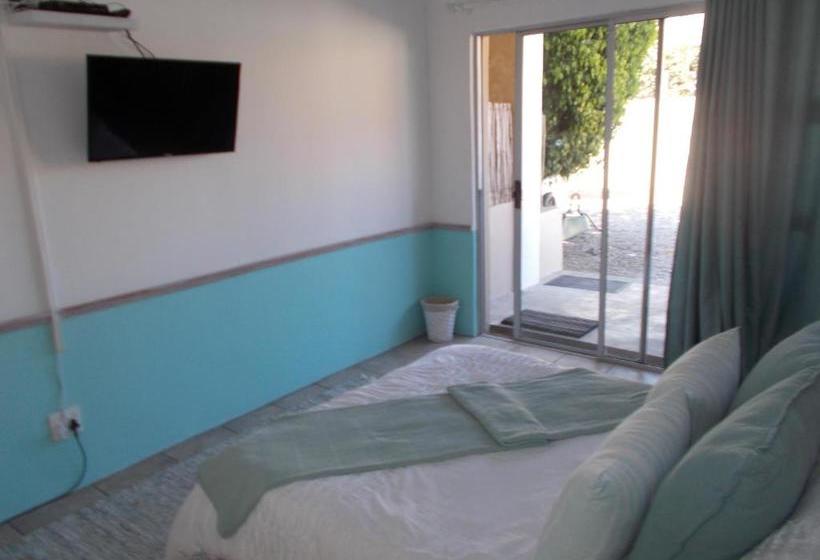 פנסיון Due South Guest House