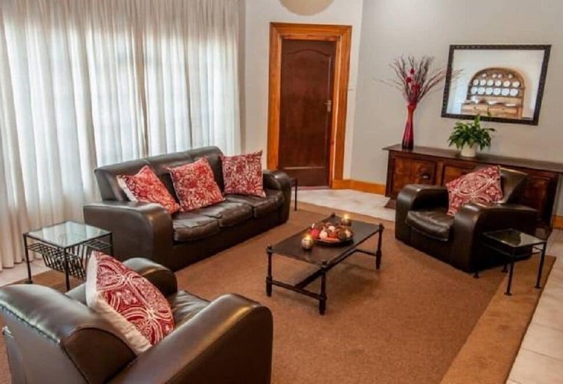 פנסיון Lenore Guest House