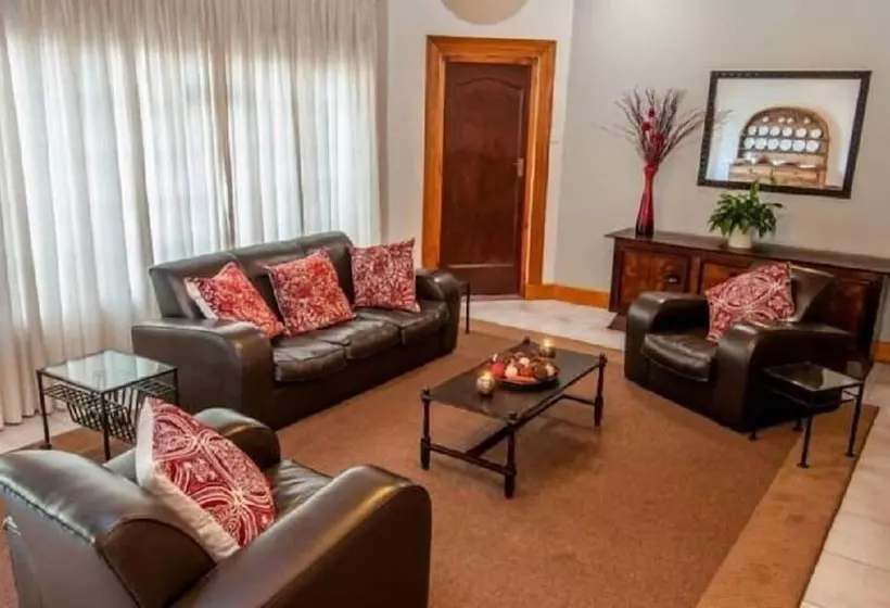 Majatalo Lenore Guest House