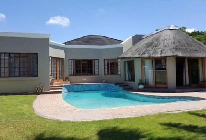 Majatalo Lenore Guest House