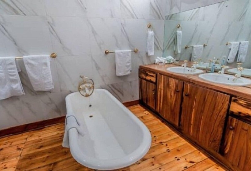 פנסיון Lenore Guest House