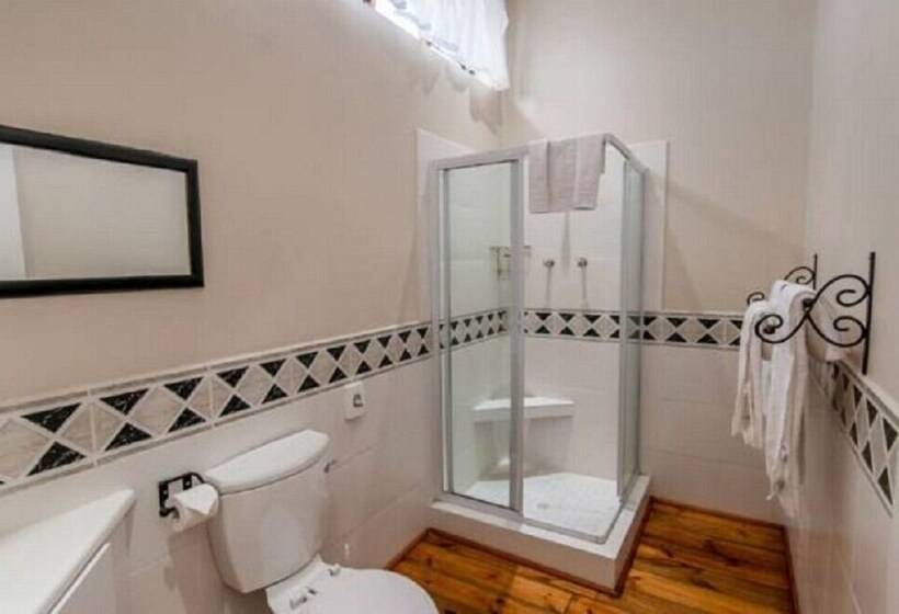 פנסיון Lenore Guest House