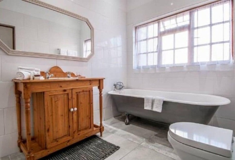 פנסיון Lenore Guest House