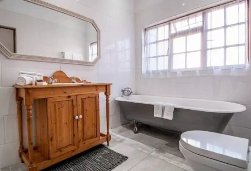 Majatalo Lenore Guest House