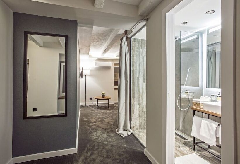 پانسیون Nomad Luxury Suites