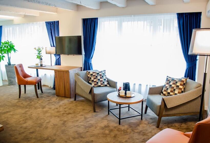 پانسیون Nomad Luxury Suites