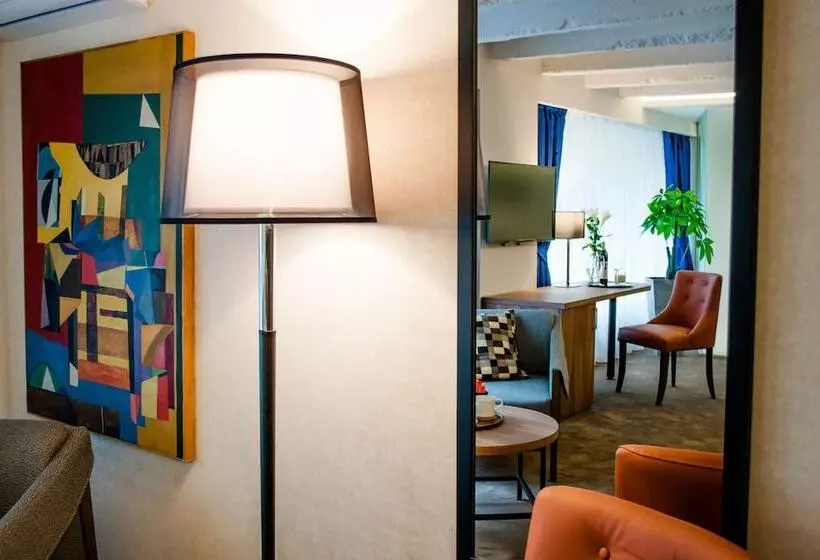 پانسیون Nomad Luxury Suites