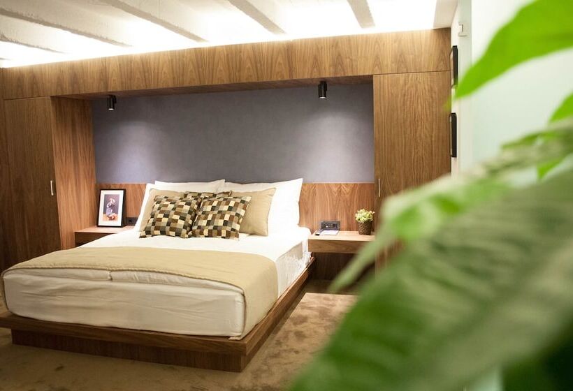 پانسیون Nomad Luxury Suites