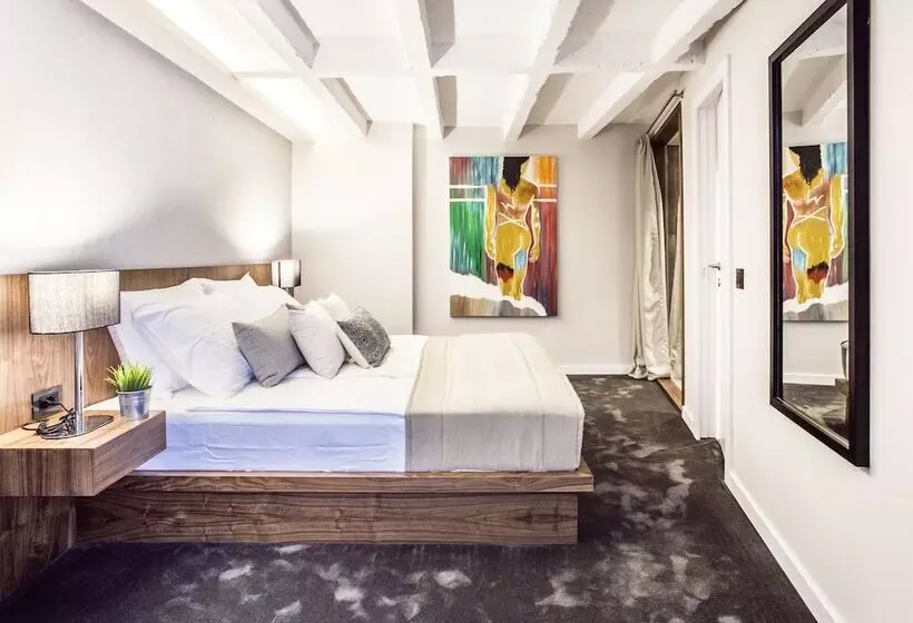 پانسیون Nomad Luxury Suites