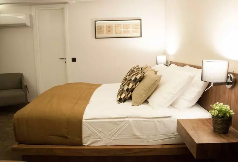 پانسیون Nomad Luxury Suites