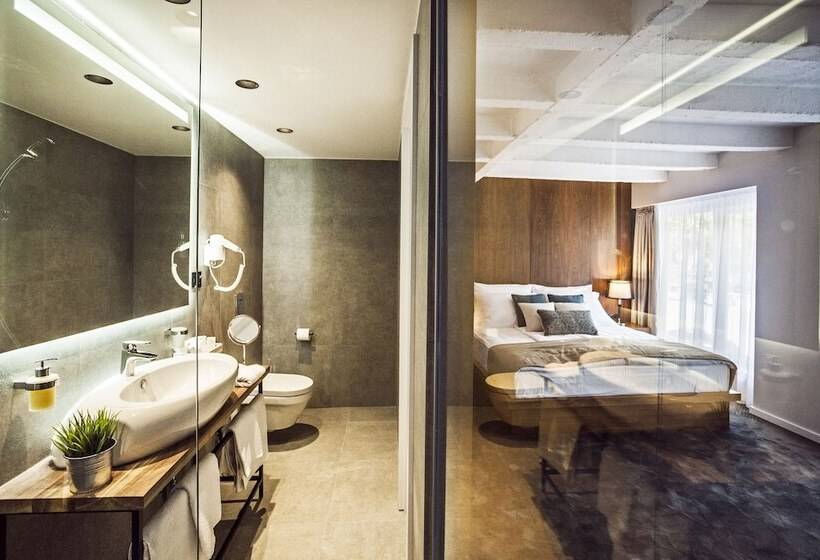 پانسیون Nomad Luxury Suites