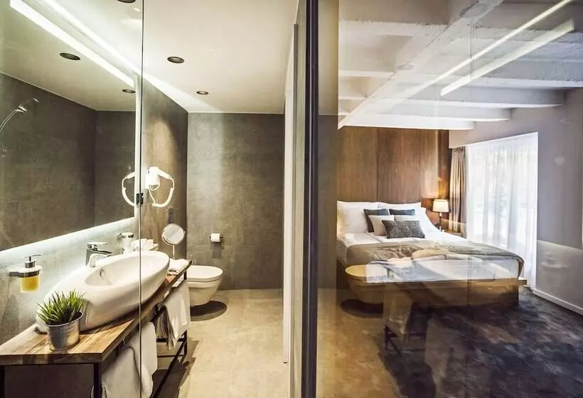 پانسیون Nomad Luxury Suites