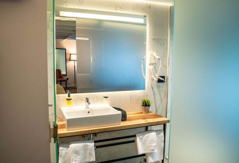 پانسیون Nomad Luxury Suites