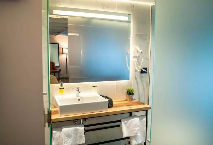 پانسیون Nomad Luxury Suites