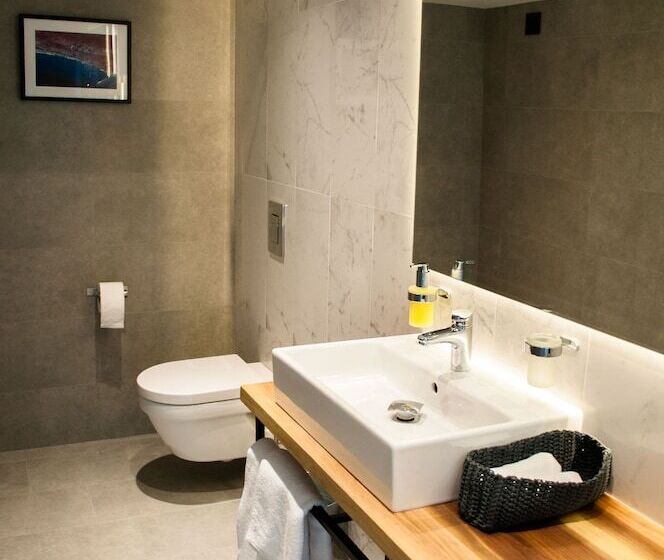 پانسیون Nomad Luxury Suites