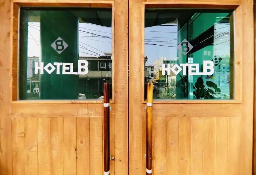ホテル B