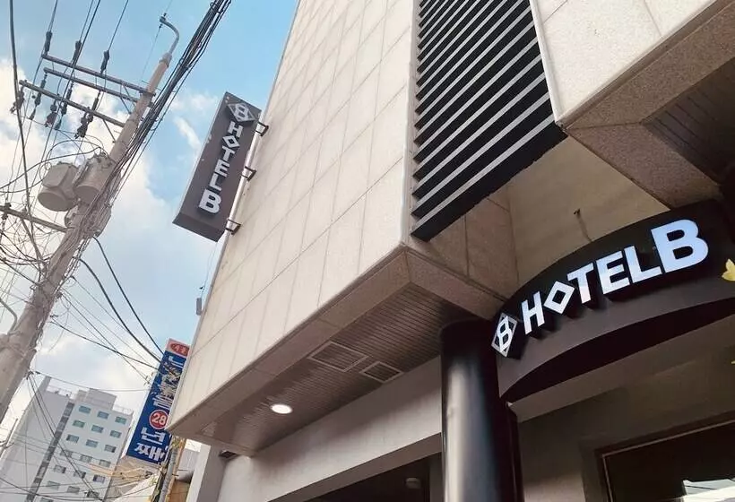 ホテル B