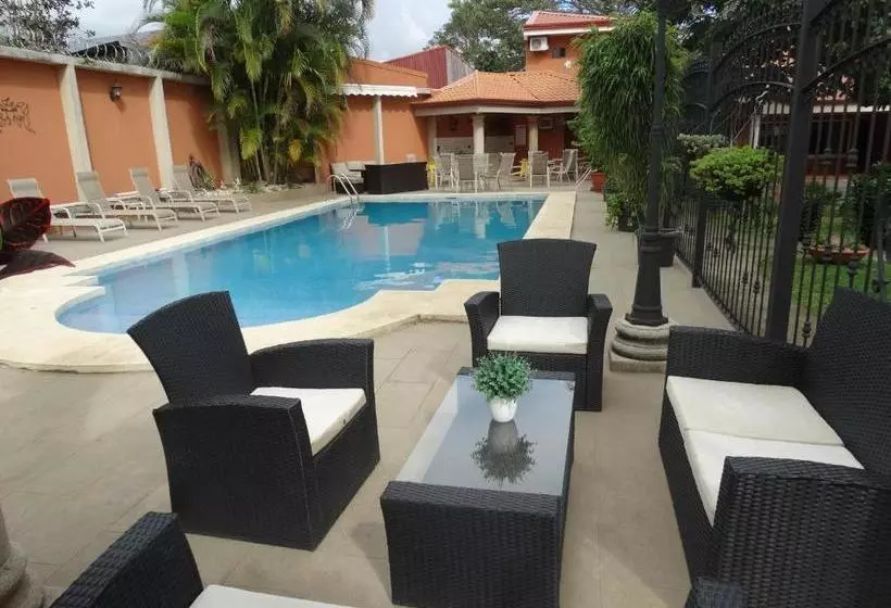 هتل Suites Merlyn Airport