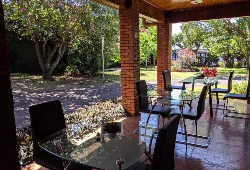 هتل Suites Merlyn Airport