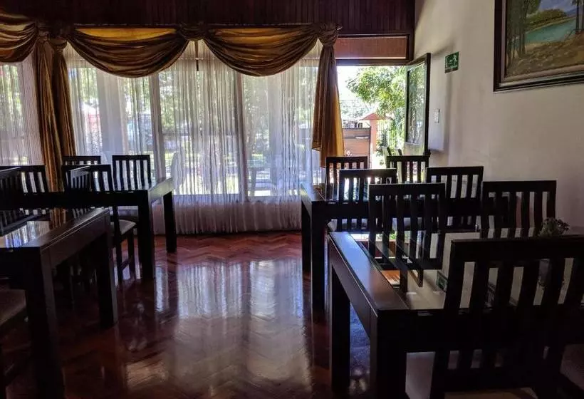 هتل Suites Merlyn Airport