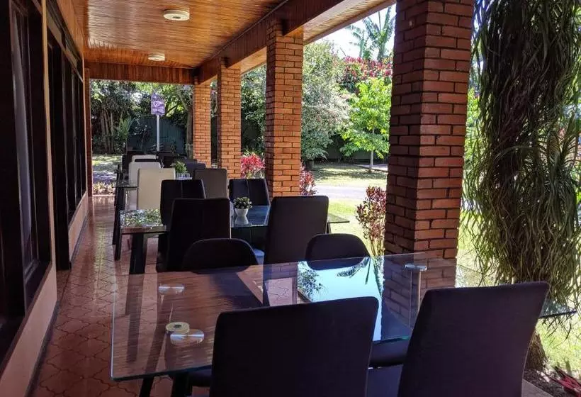 هتل Suites Merlyn Airport