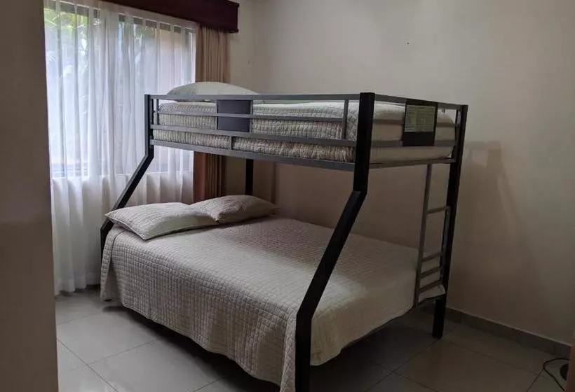 هتل Suites Merlyn Airport