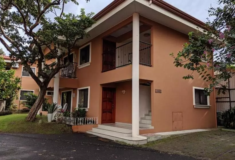 هتل Suites Merlyn Airport