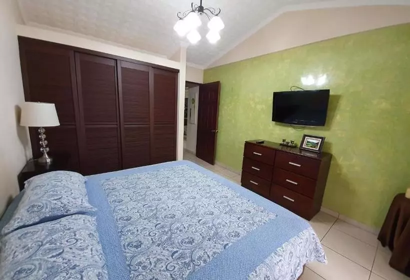 هتل Suites Merlyn Airport