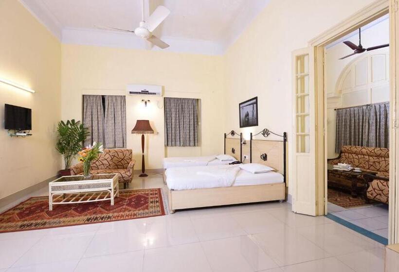 Pensió Chowdhury's Guest House